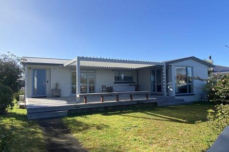 Photo of property in 41 Yeovil Road, Te Atatu Peninsula, Auckland, 0610