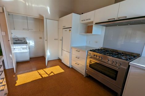 Photo of property in 77 Beechdale Crescent, Pakuranga Heights, Auckland, 2010