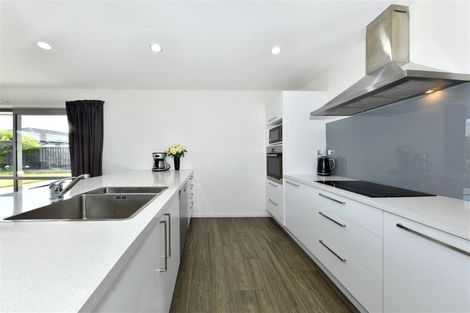 Photo of property in 8 Oakdene Place, Halswell, Christchurch, 8025