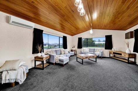 Photo of property in 121 Mercade Close, Stratford, 4332