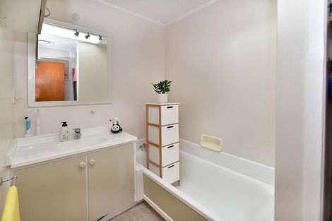 Photo of property in 1 Edgewater Grove, Orewa, 0931