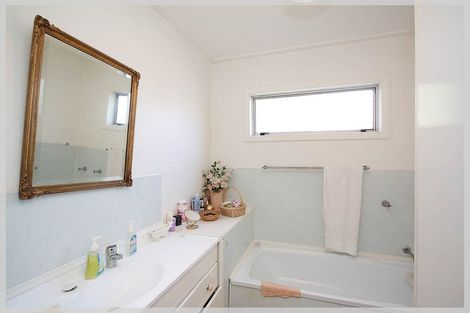 Photo of property in 3 Nash Parade, Foxton Beach, Foxton, 4815