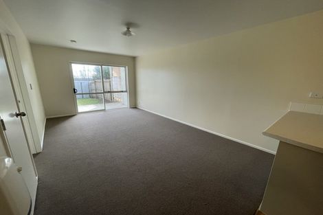 Photo of property in 2/242 Great North Road, Henderson, Auckland, 0612