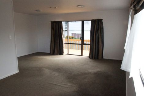 Photo of property in 83 Trias Road, Totara Vale, Auckland, 0629