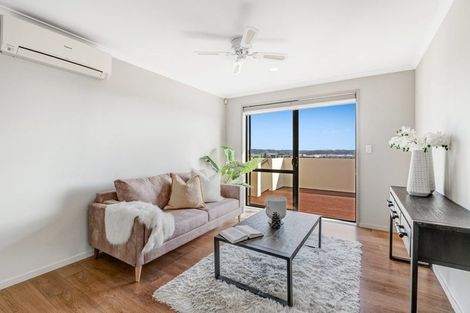 Photo of property in 35 Black Teal Close, Unsworth Heights, Auckland, 0632