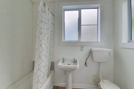 Photo of property in 2 Hawkhurst Road, Lyttelton, 8082