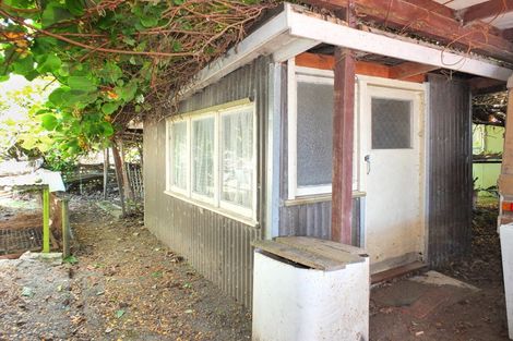 Photo of property in 7 Beach Street, Tangimoana, 4822