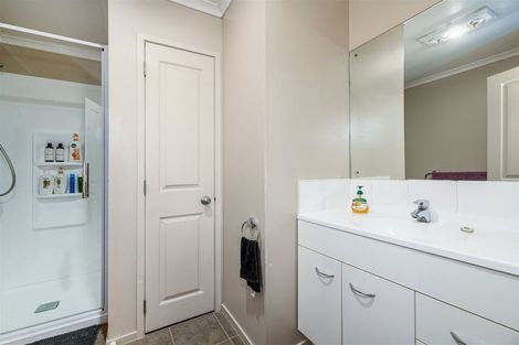 Photo of property in 1 Chardonnay Rise, Henderson, Auckland, 0612