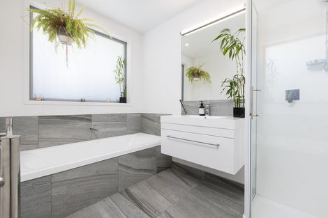 Photo of property in 27 Hiria Crescent, Papamoa Beach, Papamoa, 3118