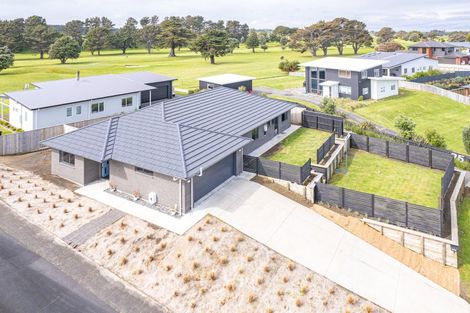 Photo of property in 23 Golf Vue Place, Castlecliff, Whanganui, 4501