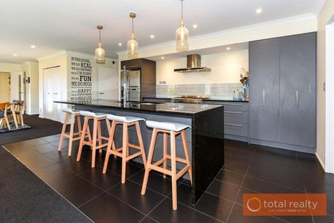 Photo of property in 11 Dunsford Close, Halswell, Christchurch, 8025