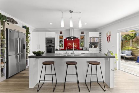 Photo of property in 4a Clerke Place, Marfell, New Plymouth, 4310