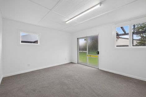 Photo of property in 154 Wainoni Road, Avondale, Christchurch, 8061