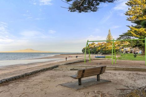 Photo of property in 1/35 Newhaven Terrace, Mairangi Bay, Auckland, 0630