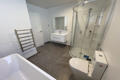 Photo of property in 18 Koreke Close, Kenepuru, Porirua, 5022