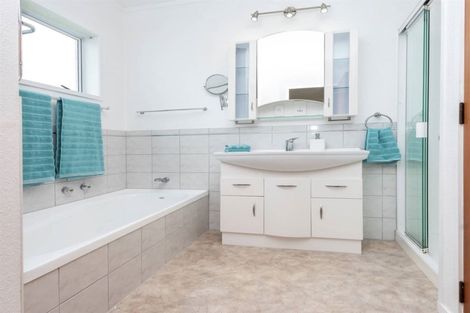 Photo of property in 99 Waller Avenue, Bucklands Beach, Auckland, 2012