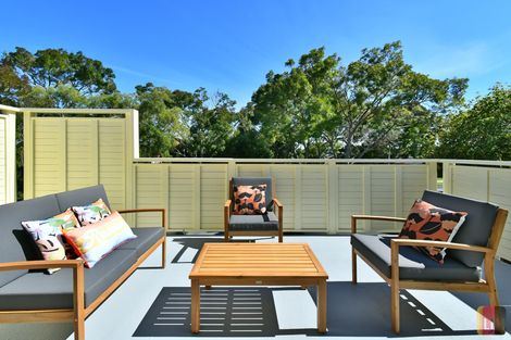 Photo of property in 74 Walter Strevens Drive, Conifer Grove, Takanini, 2112