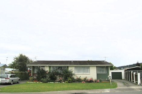 Photo of property in 2/10 Ponderosa Grove, Maoribank, Upper Hutt, 5018