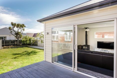 Photo of property in 52 Hargest Crescent, Saint Kilda, Dunedin, 9012