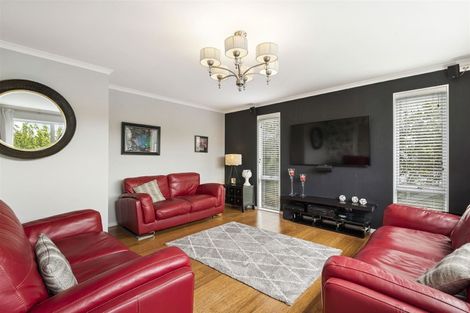 Photo of property in 12 Ilam Lane, Fairview Heights, Auckland, 0632