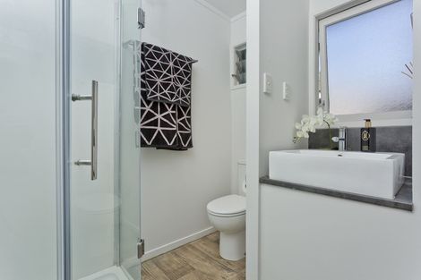 Photo of property in 3/2 Bentley Avenue, Glenfield, Auckland, 0629