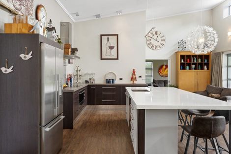 Photo of property in 184 High Street, Oxford, 7430