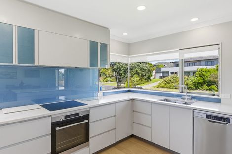 Photo of property in 100 Milne Drive, Paraparaumu, 5032