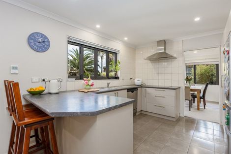 Photo of property in 6 Lough Derg Place, Pinehill, Auckland, 0632