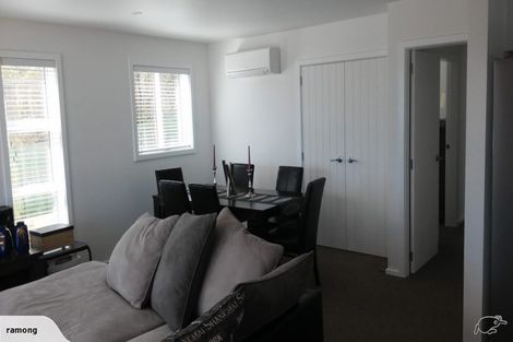 Photo of property in 104a Glanmire Road, Newlands, Wellington, 6037