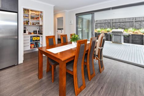 Photo of property in 16 Mcneish Place, Pokeno, 2402