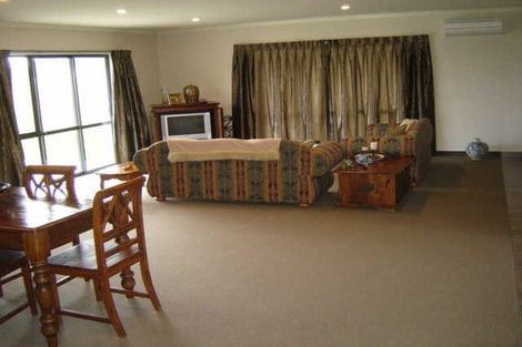 Photo of property in 23 Gandalf Crescent, Paraparaumu, 5032