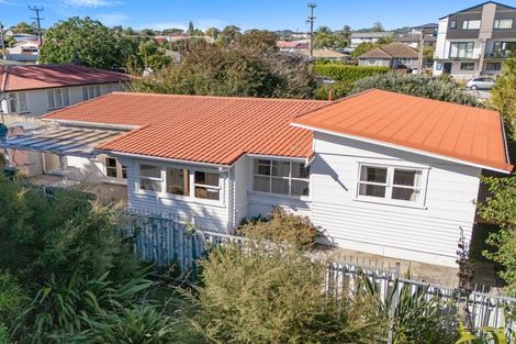Photo of property in 21 Saint Leonards Road, Kelston, Auckland, 0602