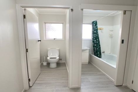 Photo of property in 2/1 Ribblesdale Road, Henderson, Auckland, 0612