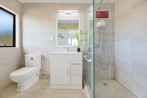 Photo of property in 1 Tableau Place, Totara Vale, Auckland, 0629