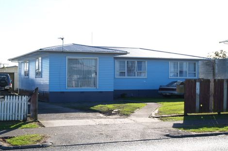 Photo of property in 105 Raglan Street, Mangere East, Auckland, 2024