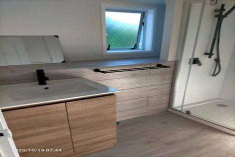 Photo of property in 22 Raymond Terrace, Northcote, Auckland, 0627