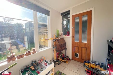 Photo of property in 63 Kervil Avenue, Te Atatu Peninsula, Auckland, 0610