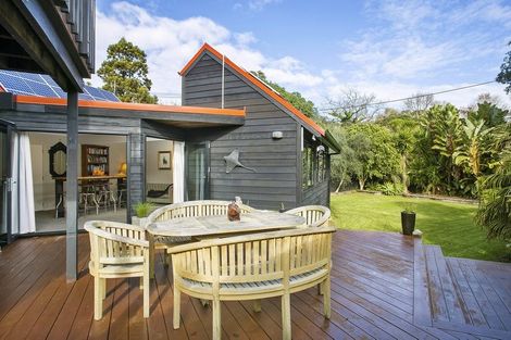 Photo of property in 37 Korotaha Terrace, Rothesay Bay, Auckland, 0630