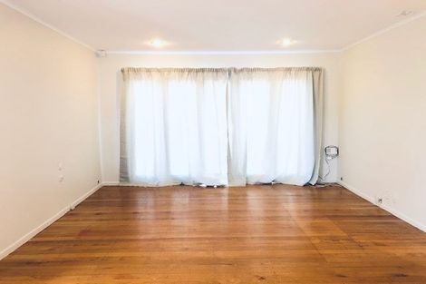 Photo of property in 21 Chilcott Road, Henderson, Auckland, 0612