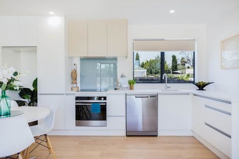 Photo of property in 1/66 Seymour Road, Sunnyvale, Auckland, 0612