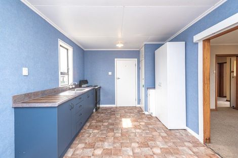 Photo of property in 2 Arawa Place, Castlecliff, Whanganui, 4501