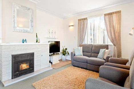 Photo of property in 6 Colwill Road, Massey, Auckland, 0614