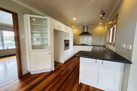Photo of property in 43 Neil Avenue, Te Atatu Peninsula, Auckland, 0610