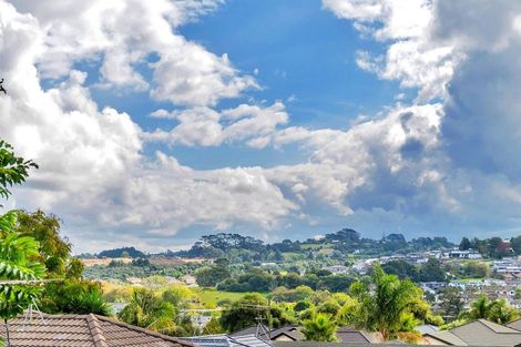 Photo of property in 2/890 East Coast Road, Northcross, Auckland, 0630