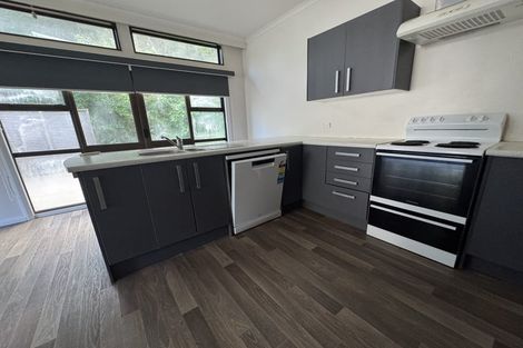 Photo of property in 6 Epsom Way, Karori, Wellington, 6012