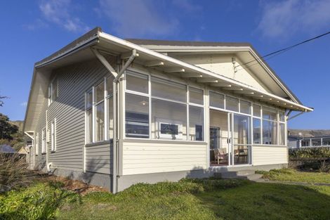 Photo of property in 82 The Parade, Paekakariki, 5034