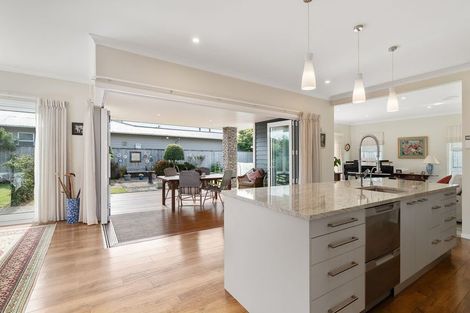 Photo of property in 2 Dixon Street, Carterton, 5713