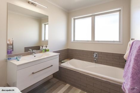 Photo of property in 80 Golden Shore Place, Coromandel, 3506