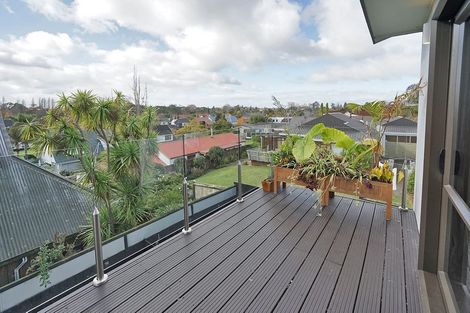 Photo of property in 10b Burn-murdoch Street, St Andrews, Hamilton, 3200