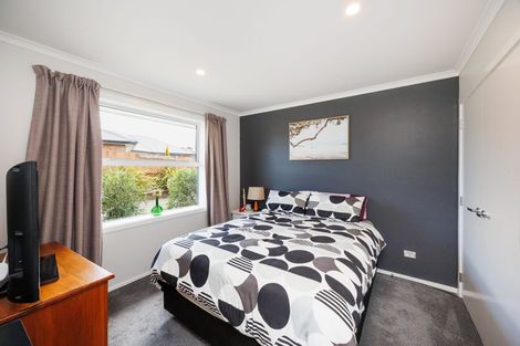 Photo of property in 132 Johnstone Drive, Fitzherbert, Palmerston North, 4410